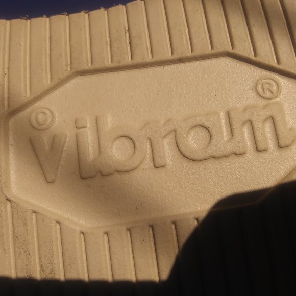 Timberland's Dark brown leather suede boots size 9M Vibram soles - Picture 7 of 15